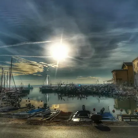 아파트 Apartma Sunrise 피란